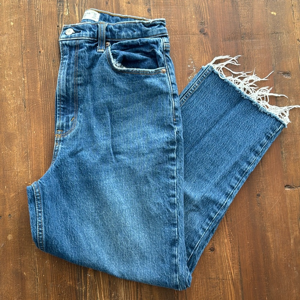 Abercrombie Curve Love, The 90’s Straight Ultra High Rise Jeans, Size 10 EUC